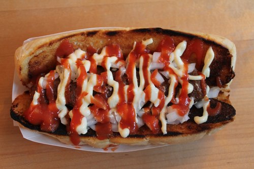 Hot dog with curry sauce and frikandel